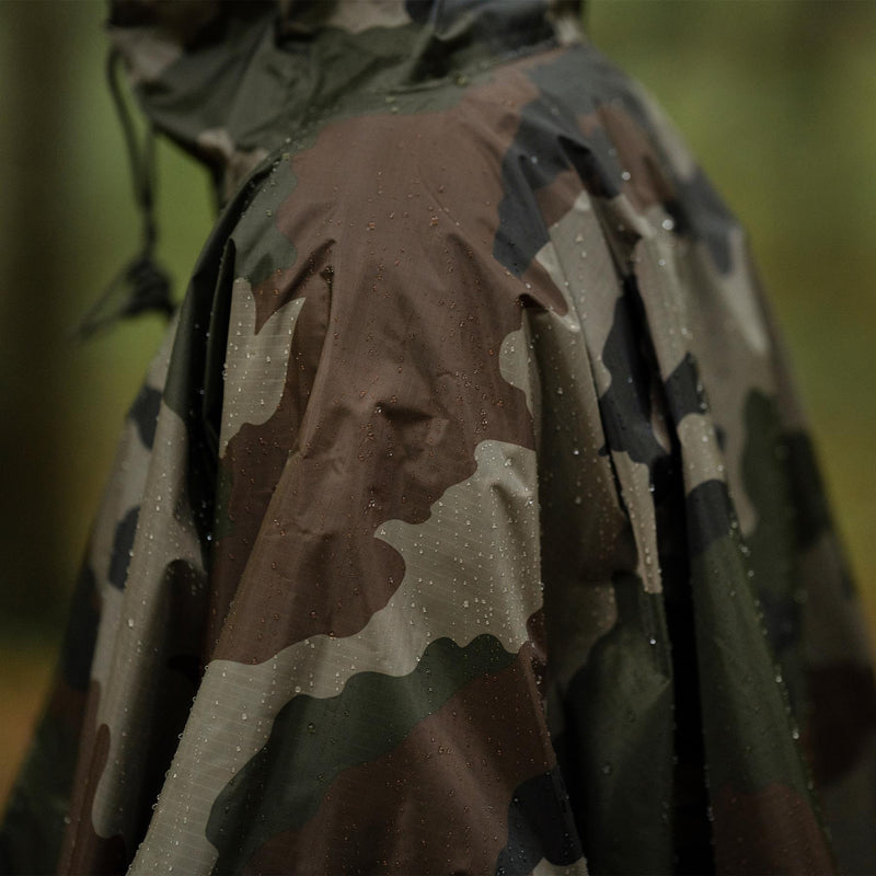 Raúrpora impermeable al estilo del ejército Ripstop Poncho Cape Military CCE Camuflage