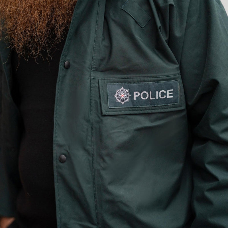 Uniforme de policía británico original Anorak impermeabilizan el impermeable verde sin forro verde